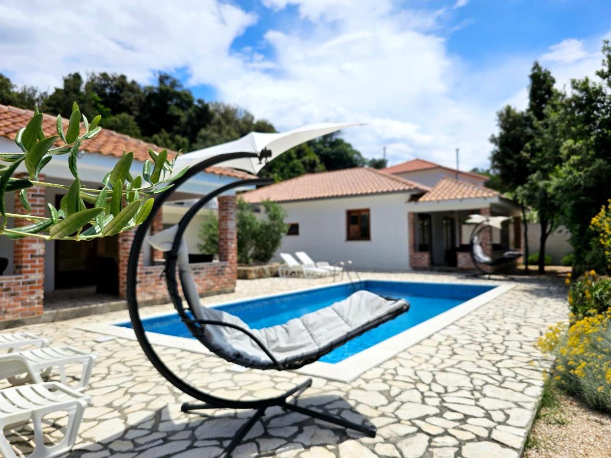 Holiday Homes Sintija Kampor Exterior photo